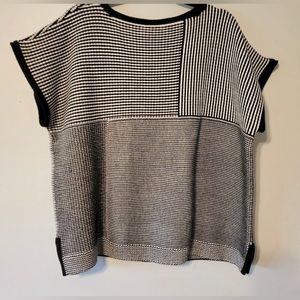 St. John Sleeveless Black & White Sweater - Heavy knit - Size XL